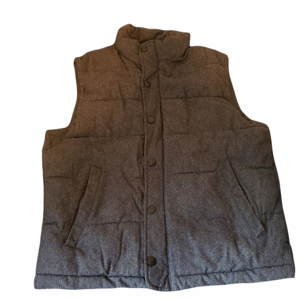 H & M PADDED SNAP CLOSE VEST WITH POCKETS SIZE LARGE